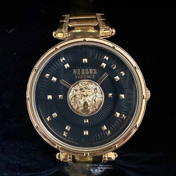 New with Box, very unique, authentic Versus Versace, gold plated watch - Picture 6 of 7